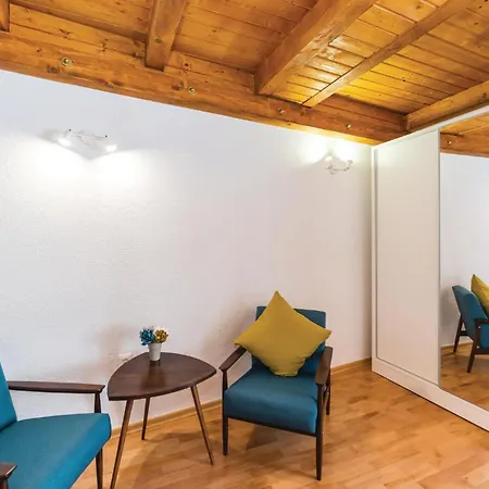 Awesome In Pag With Wifi Дом отдыха Паг