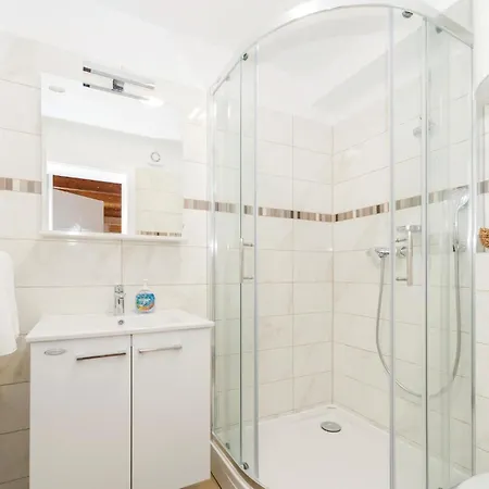 Awesome In Pag With Wifi Дом отдыха Паг